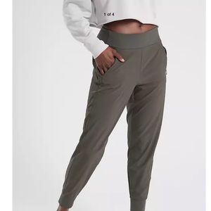 Athleta Soho Jogger Grey  NWT size 4